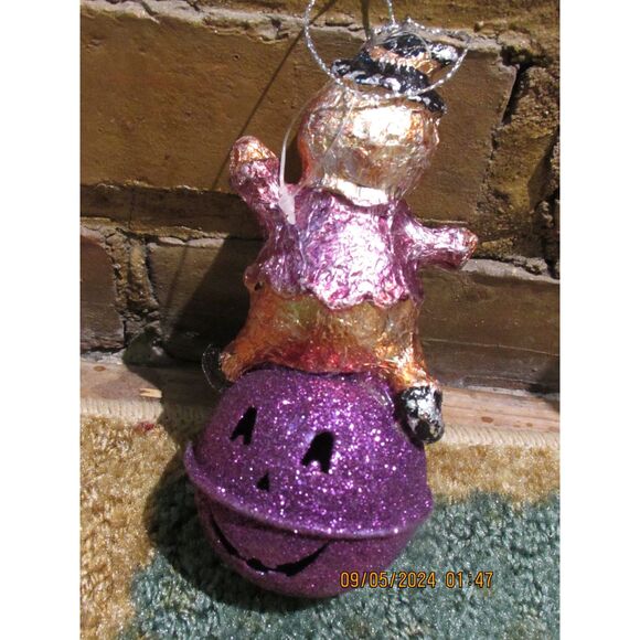 HALLOWEEN ORNAMENT PUMPKIN BELL FOILED PURPLE ORANGE SPOOKY SCAREY BELL JINGLE - Picture 2 of 3